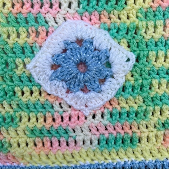 Hand Crocheted 3D Flower Baby Afghan Blanket Pastel Squares Scallop Edge 43x36 - Picture 6 of 12